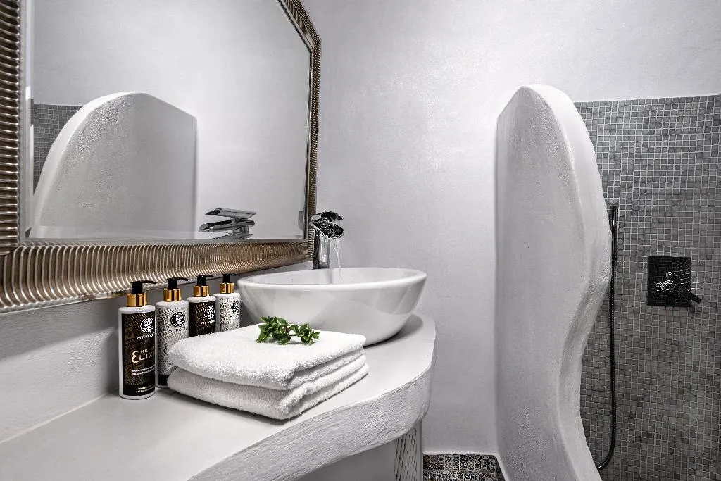 SUITE TWO BEDROOMS TWO BATHROOMS Room, Caldera Premium Villas, Santorini