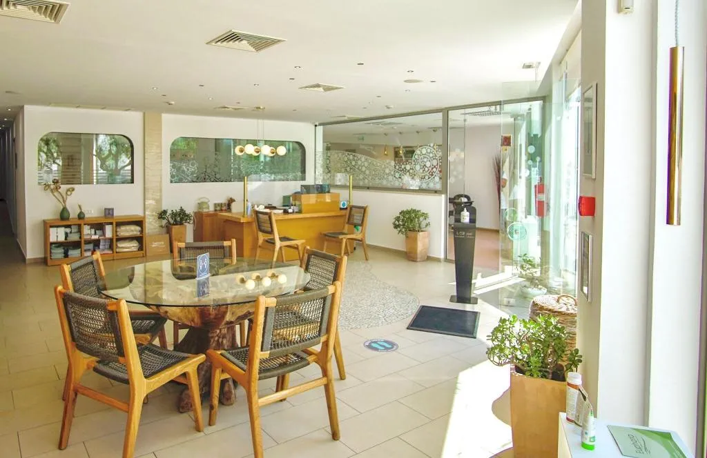 Sports and Entertainment, Albatros, Crete