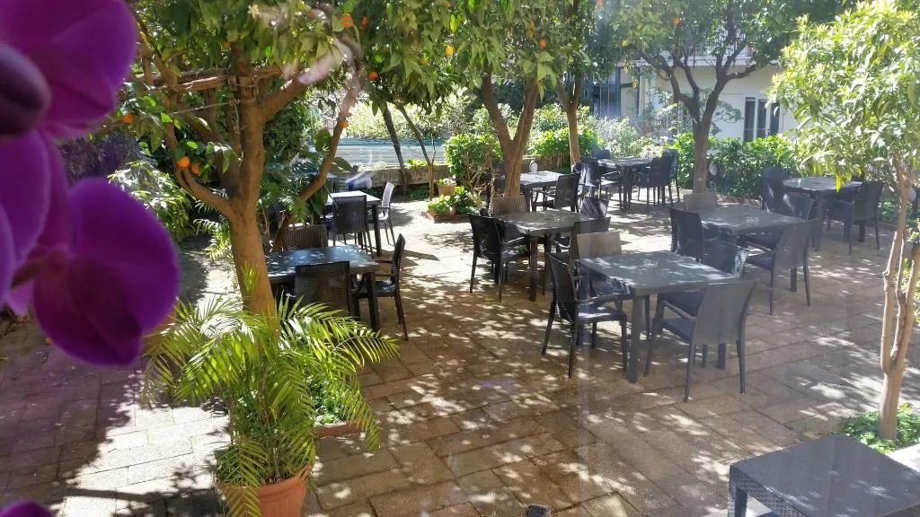 Terrace, Leone, Naples