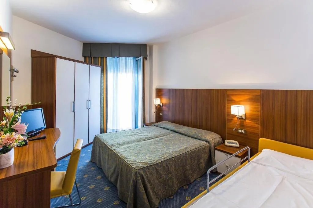 Room, Touring, Venice