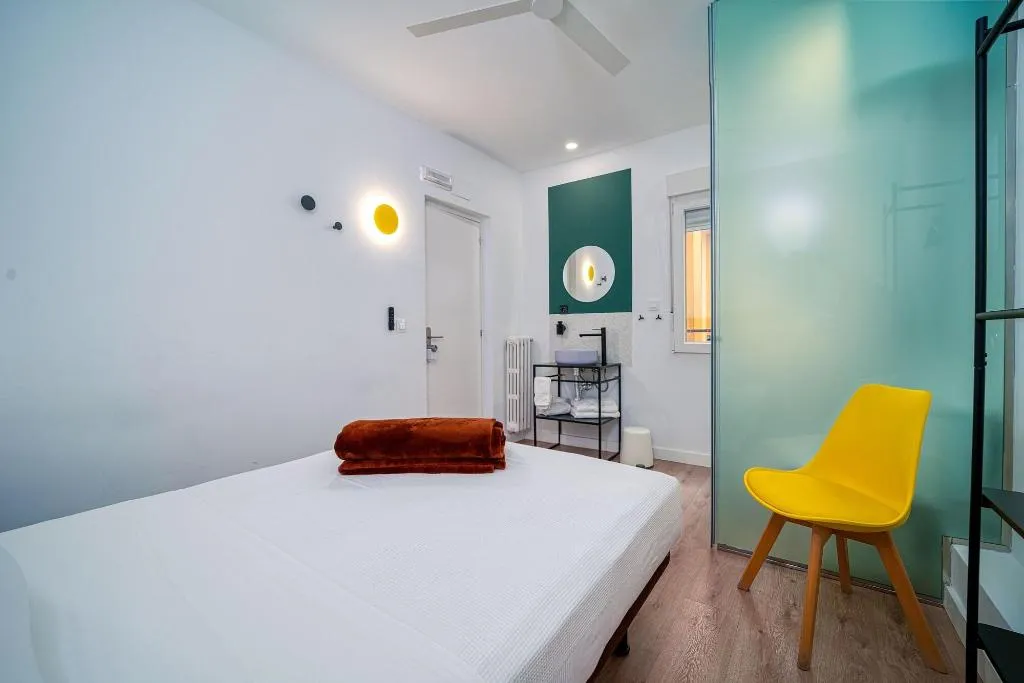 Room, Angelitomad, Madrid