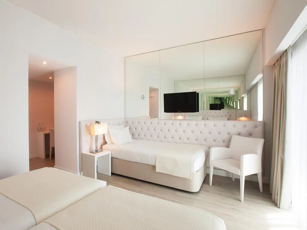 TRIPLE PREMIUM Room, Lutecia Smart Design Hotel, Lisbon