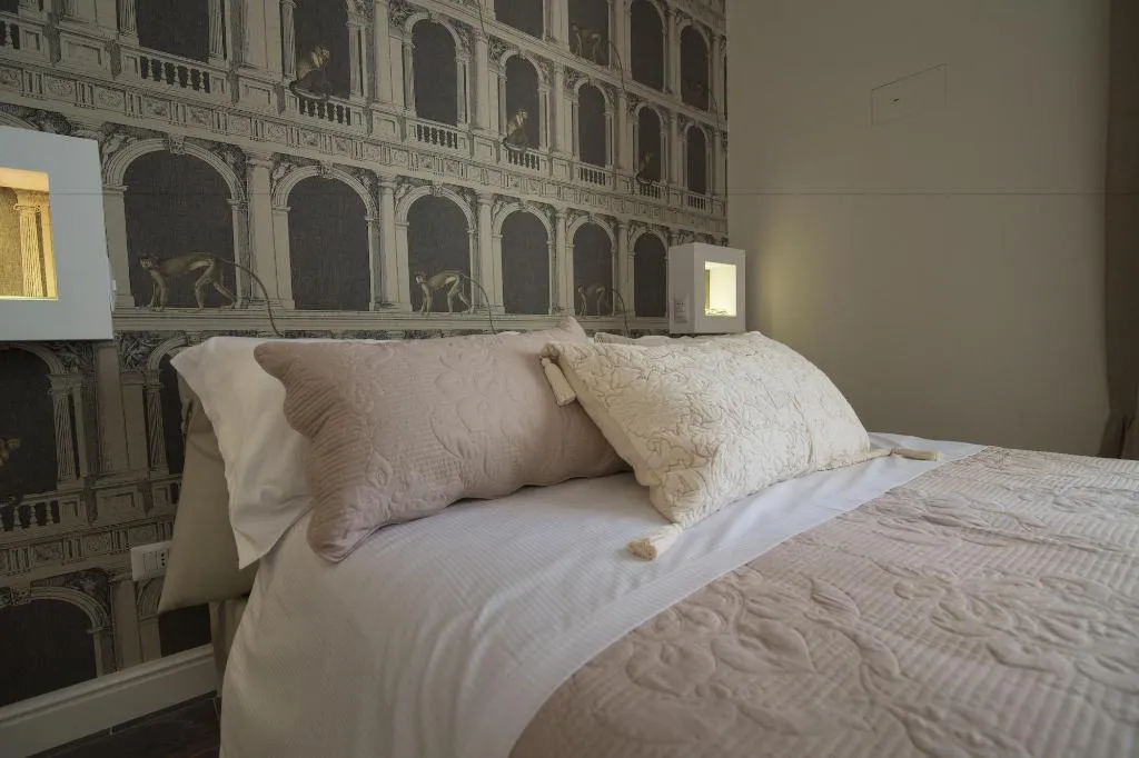 Room, Domus Deorum Deluxe, Naples