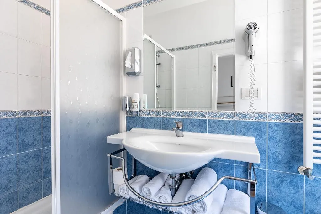 QUADRUPLE STANDARD Room, Hotel Rivamare, Venice