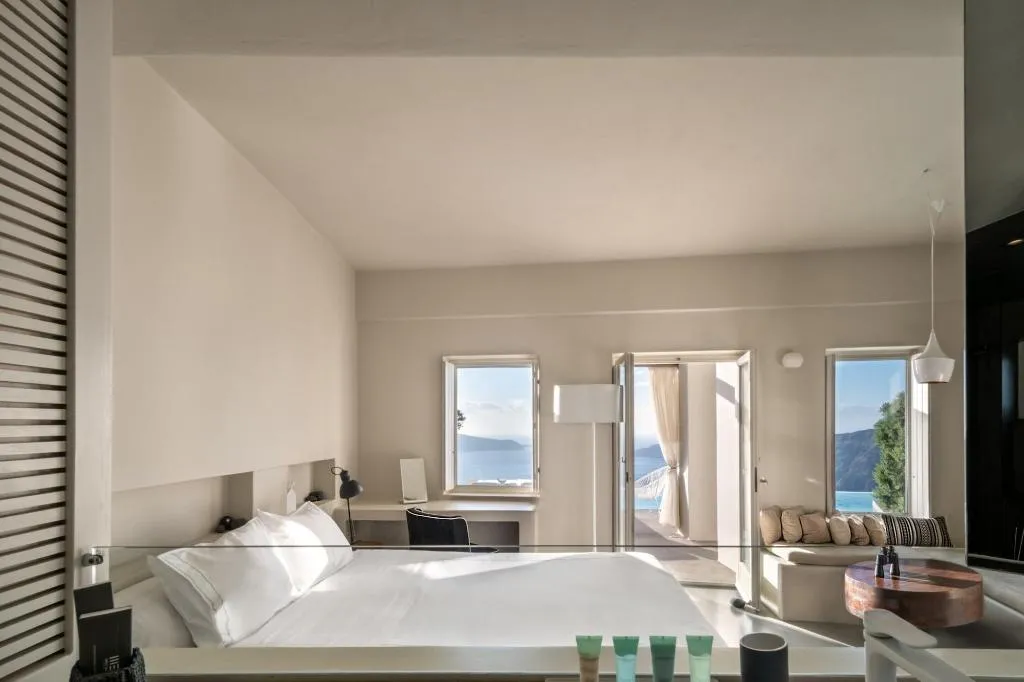 Room, West East Suites, Santorini