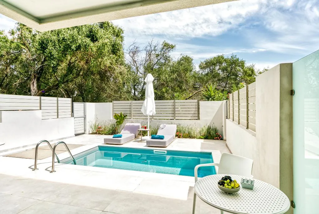SUITE SUPERIOR WITH PRIVATE POOL Room, Hidden Cove Corfu, Corfu