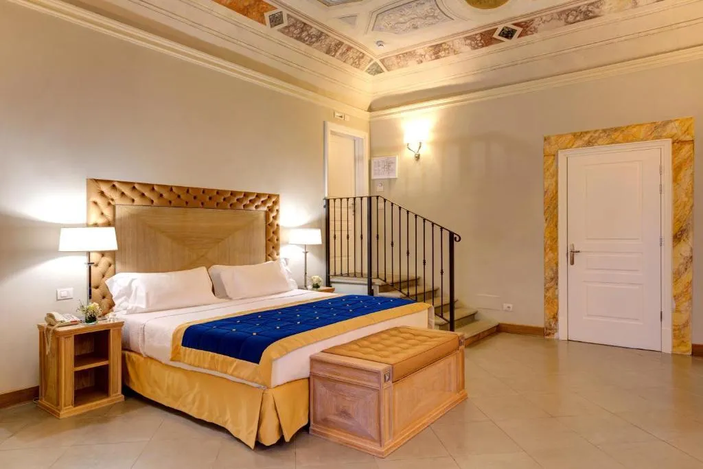 SUITE CAPACITY 3 Room, Villa Tolomei Hotel & Resort, Florence