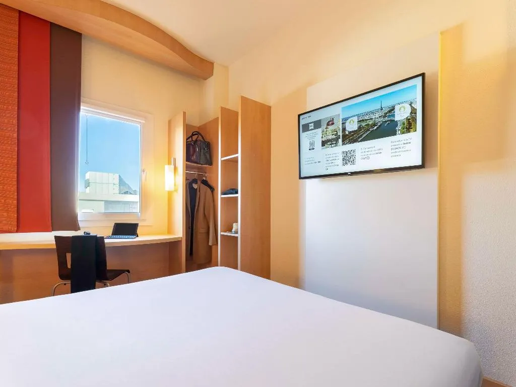 TWIN STANDARD Room, Ibis Madrid Calle Alcala, Madrid