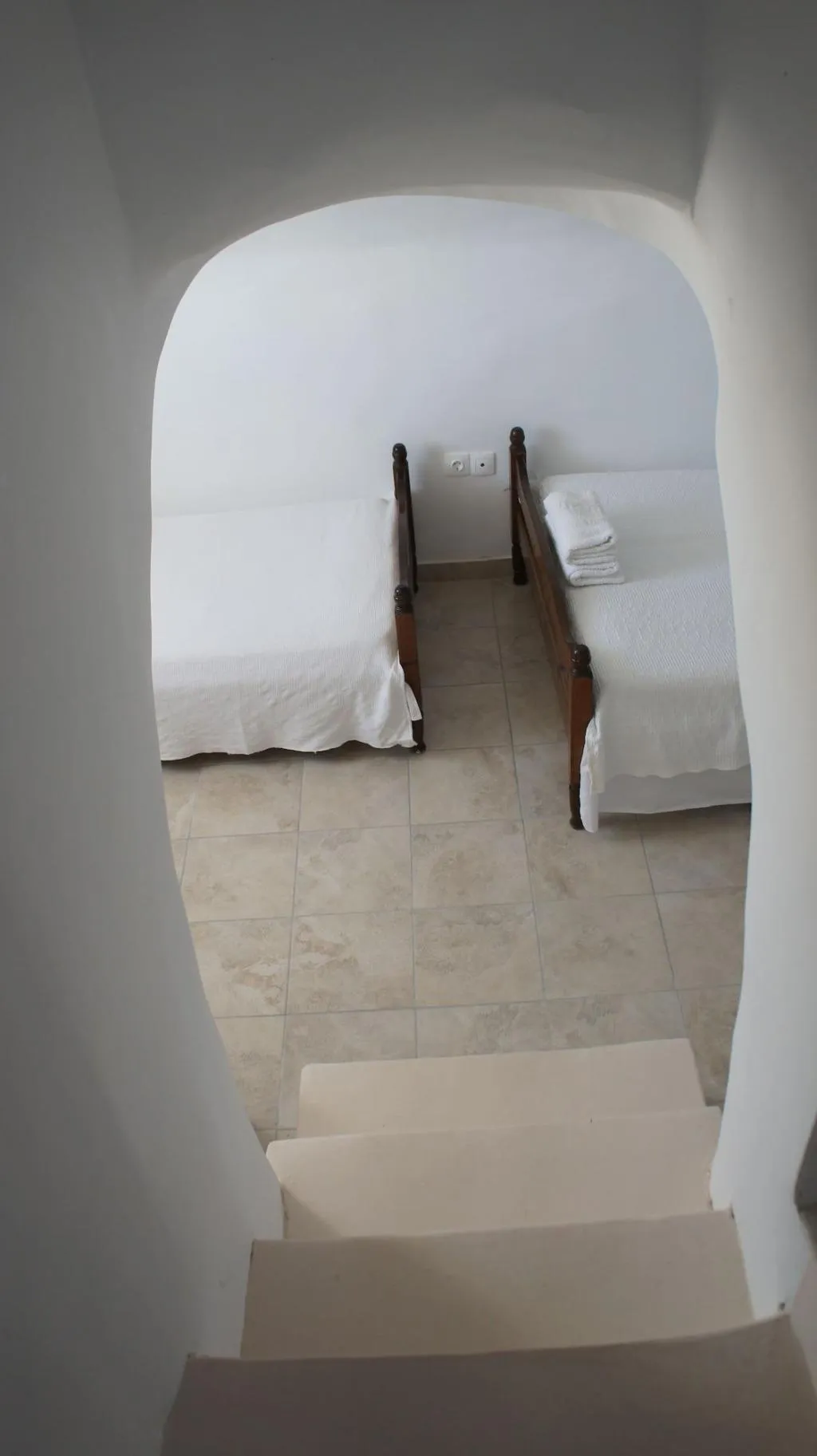 Room, Marcos Rooms, Santorini