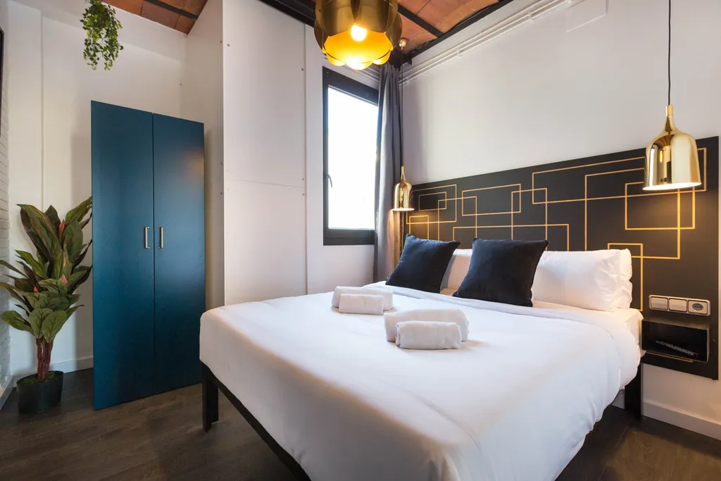 APARTMENT THREE BEDROOMS Room, La Mare by The Streets, Barcelona