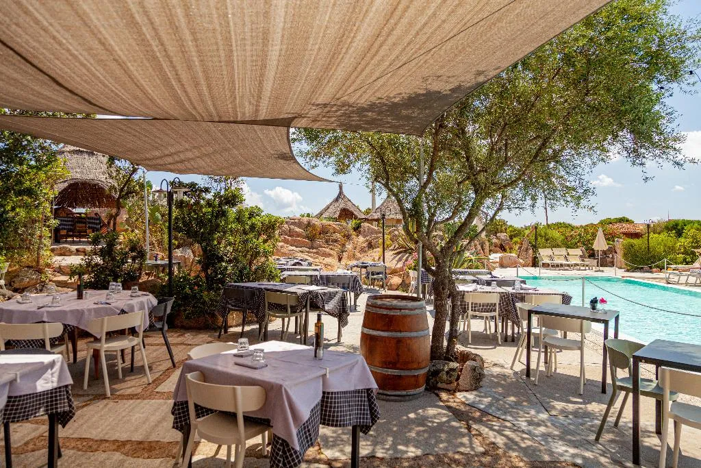 Restaurant, Lu Nibareddu Aparthotel, Olbia