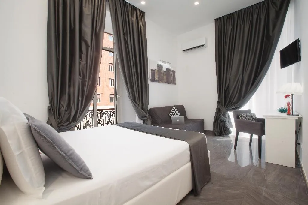 DOUBLE DELUXE Room, Suite Dei Catalani, Naples