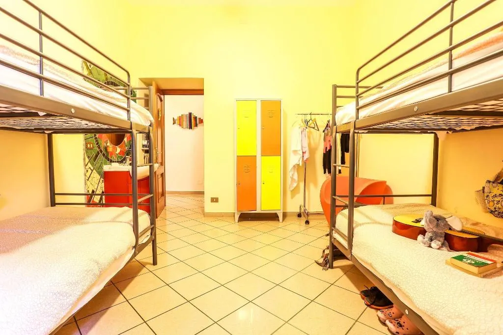 Room, The Beehive, Naples