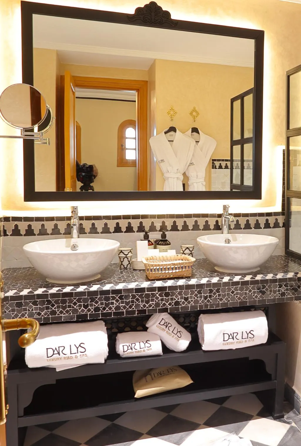 DOUBLE SUPERIOR KING BED Room, Dar Lys, Fez