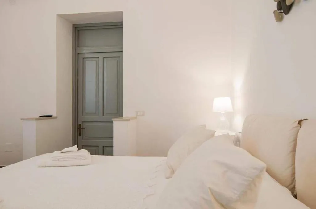 Room, Intalloi, Catania