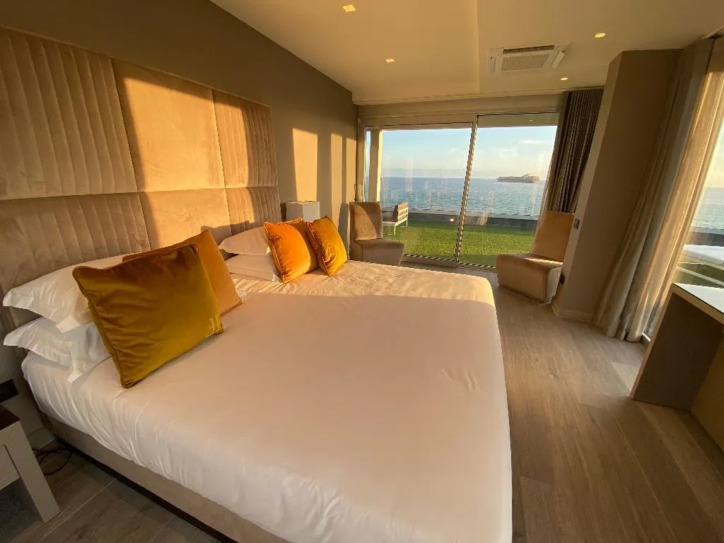 JUNIOR SUITE STANDARD Room, Resort Tre Fontane, Naples