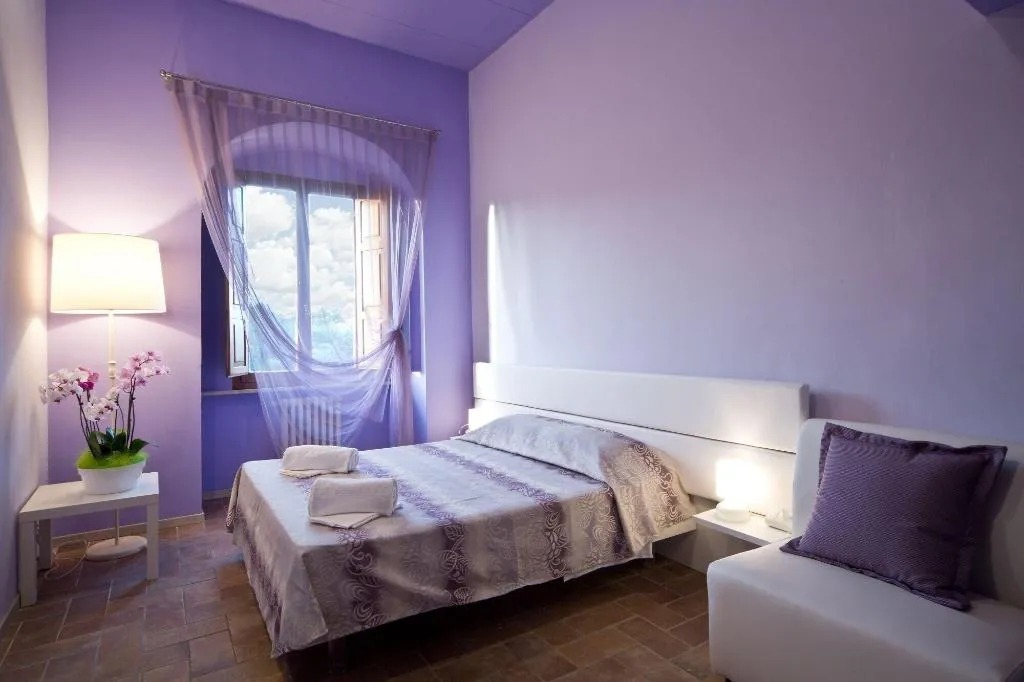 Room, Palazzo Renieri, Florence