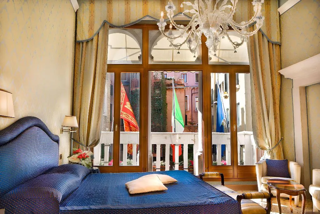 Room, Colombina, Venice