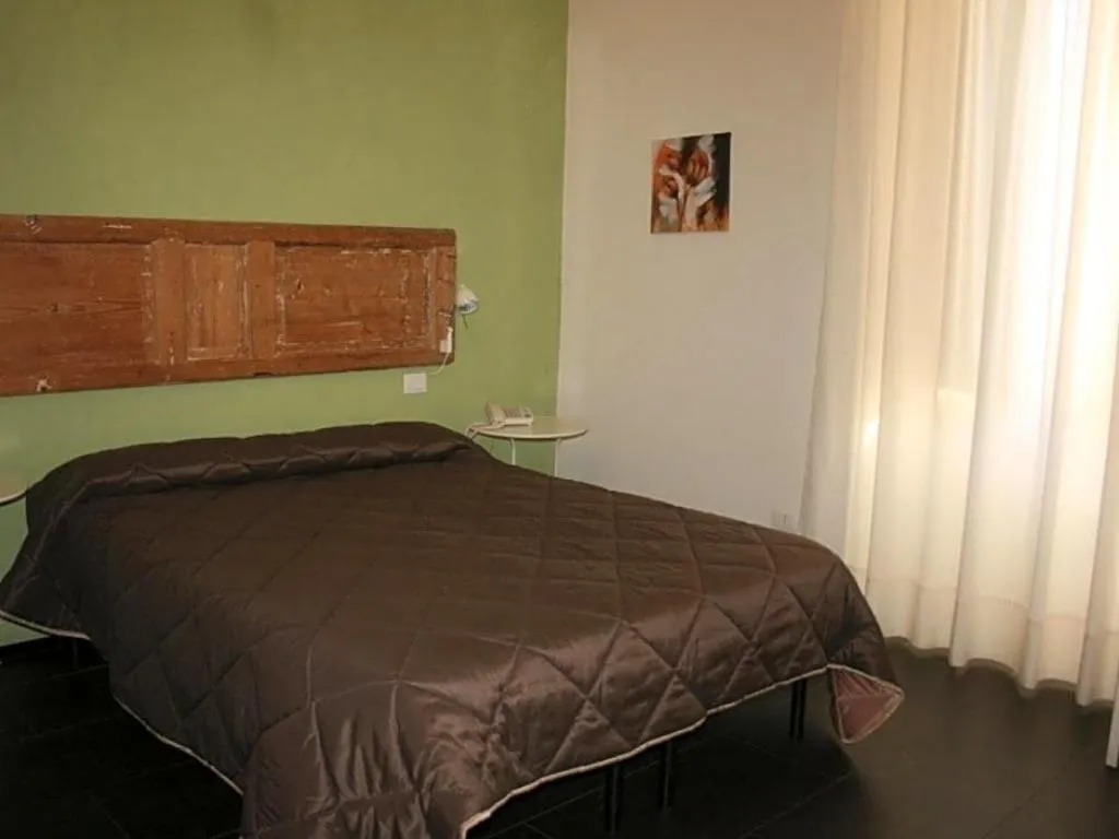 Room, Sbarcadero, Catania
