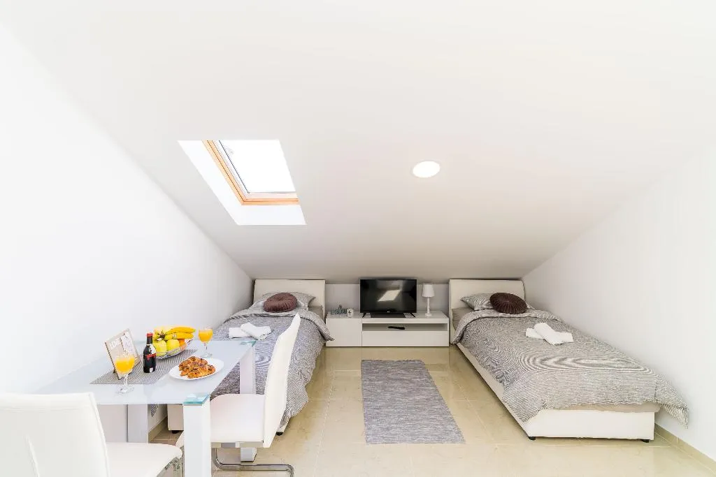 STUDIO WITH BALCONY Room, Apartments Smanjak, Dubrovnik