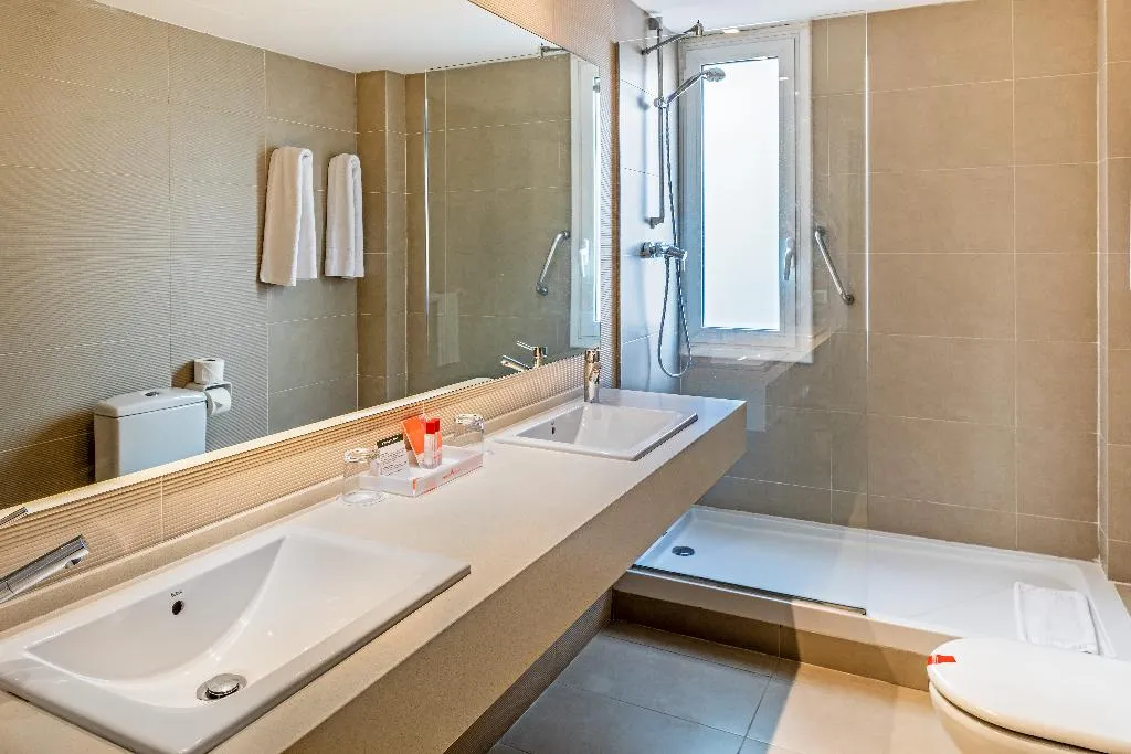 TRIPLE DELUXE Room, Casual Colours Barcelona, Barcelona