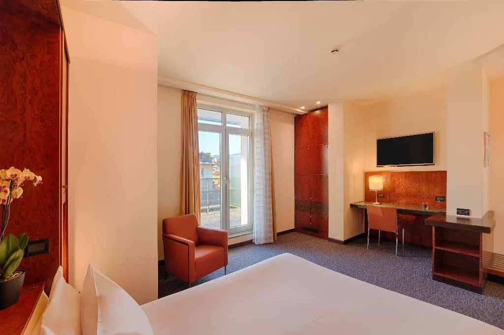 Room, NH Bergamo, Milan
