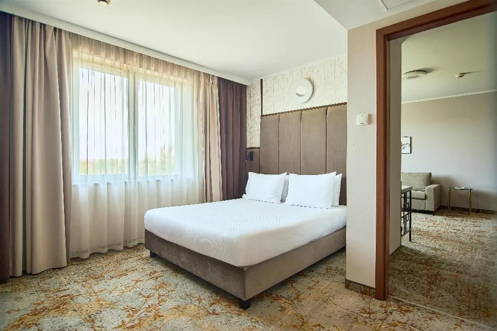 JUNIOR SUITE KING SIZE BED Room, Metropolo By Golden Tulip, Krakow