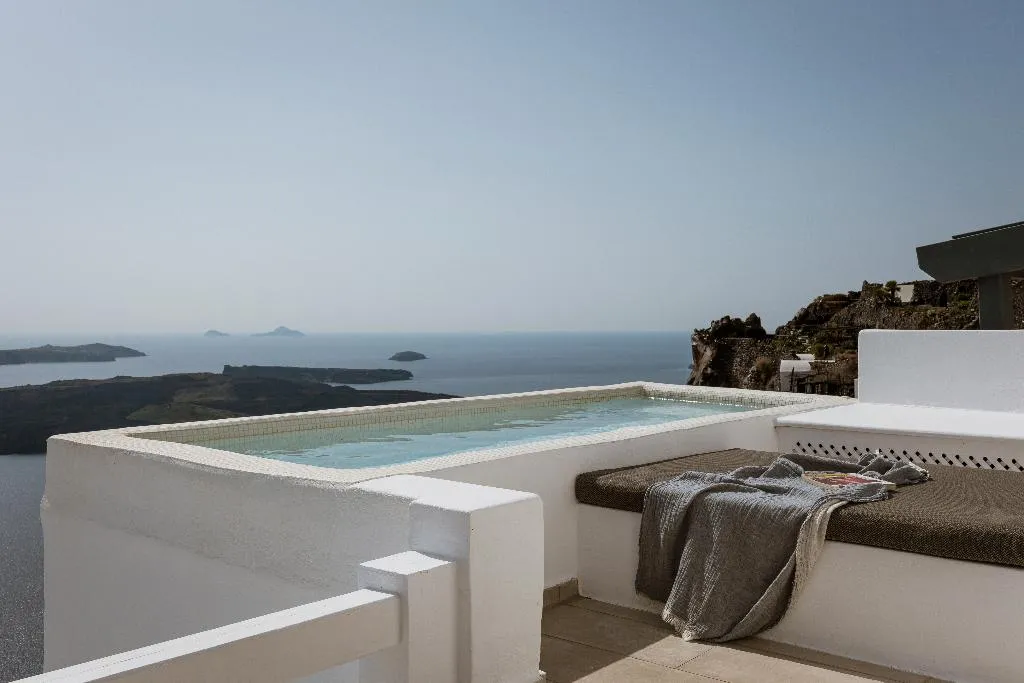 SUITE WITH PRIVATE POOL Room, Aqua Luxury Suites, Santorini