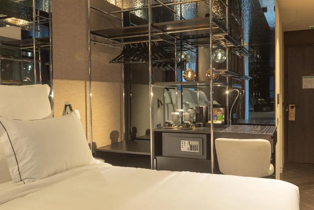 SUITE WITH BALCONY Room, Adia Aluma Athens, Curio Collection, Athens