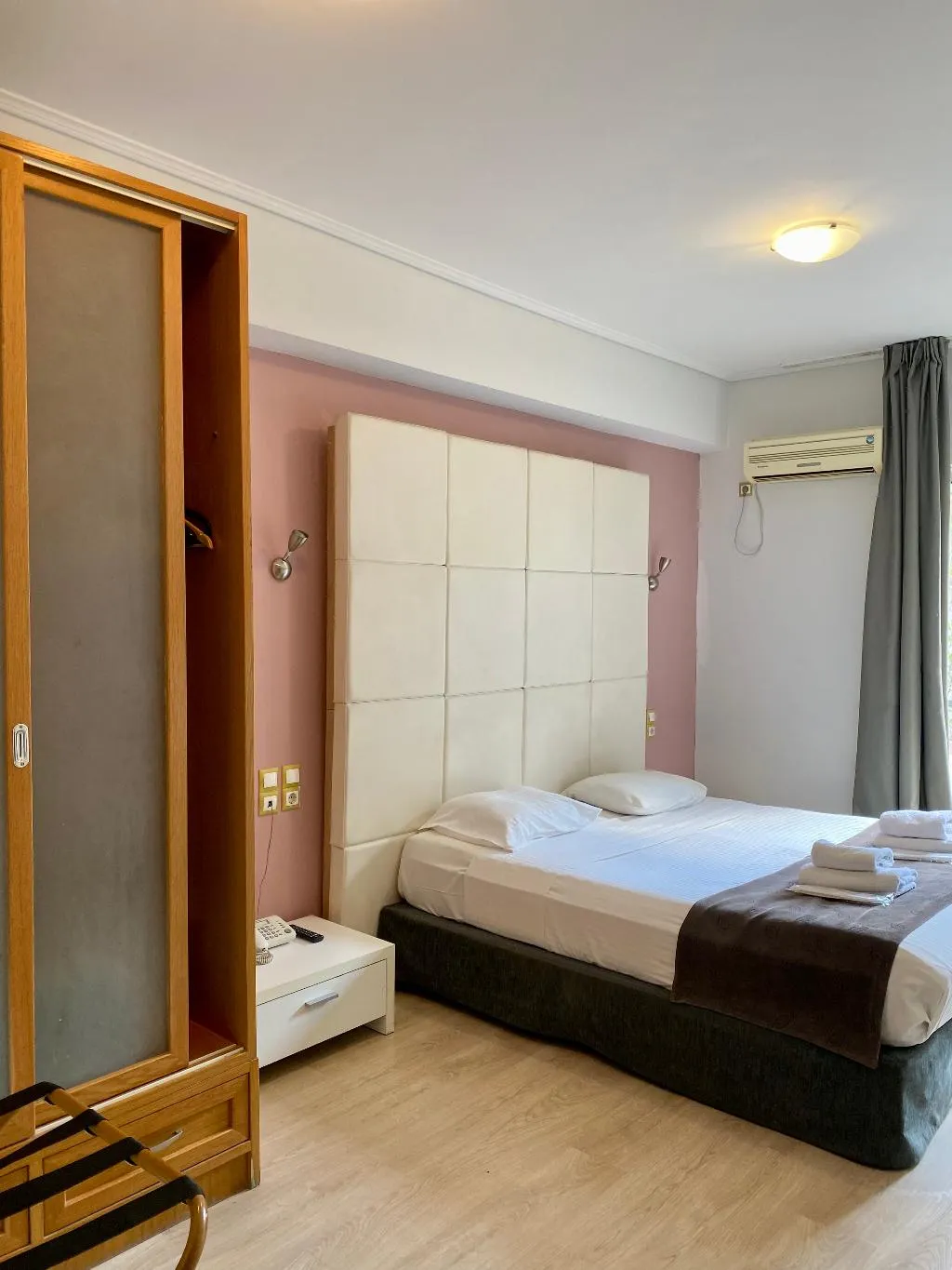 SUITE CAPACITY 4 Room, Art Suites, Athens