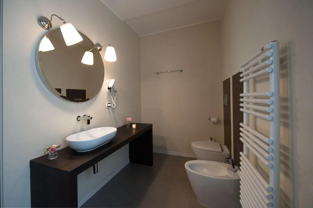 Room, Thea Monza, Milan