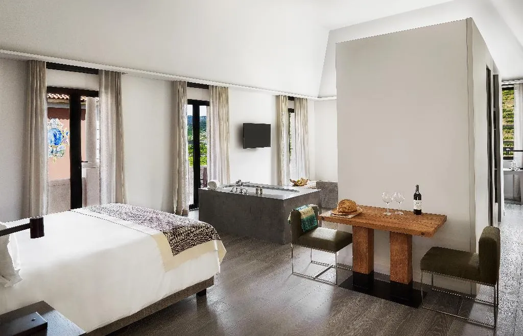 SUITE PRESTIGE Room, Six Senses Douro Valley, Porto