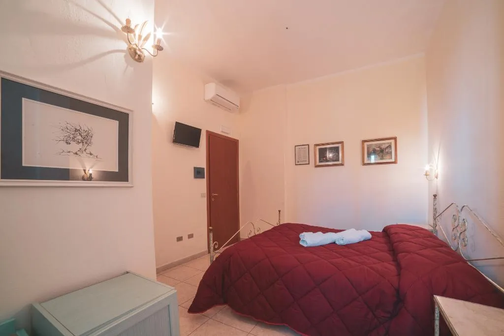DOUBLE ONE BEDROOM ONE BATHROOM Room, Villa Alberta, Cagliari