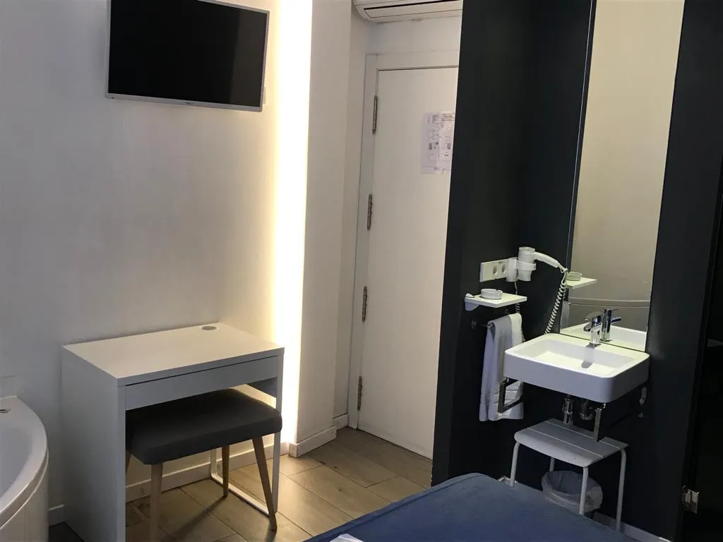 Room, El Siglo, Valencia