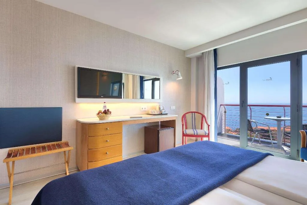 Room, The Views Monumental, Madeira