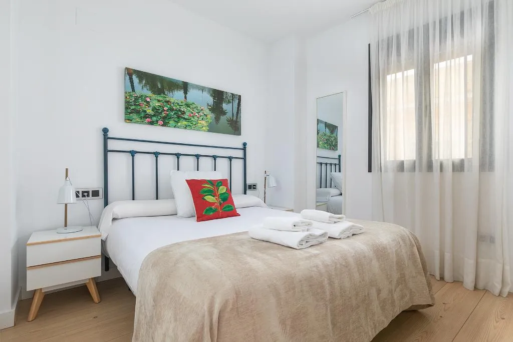 APARTMENT TWO BEDROOMS WITH TERRACE Room, Holiday Rentals Tempa Museo, Seville