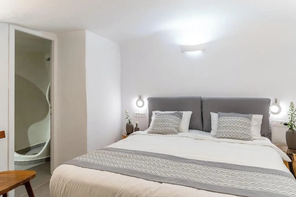 Room, Vogue Suites, Santorini