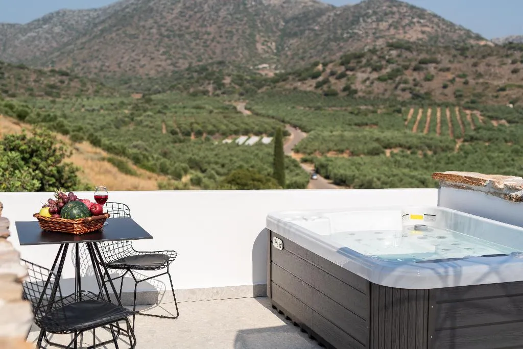 SUITE WITH JACUZZI Room, Lameriana Secret Village, Crete