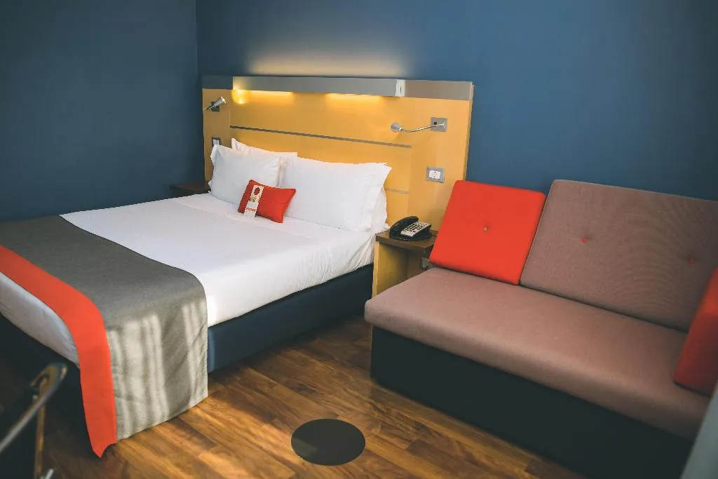 DOUBLE QUEEN SIZE BED Room, Holiday Inn Express Milan-Malpensa Airport, Milan