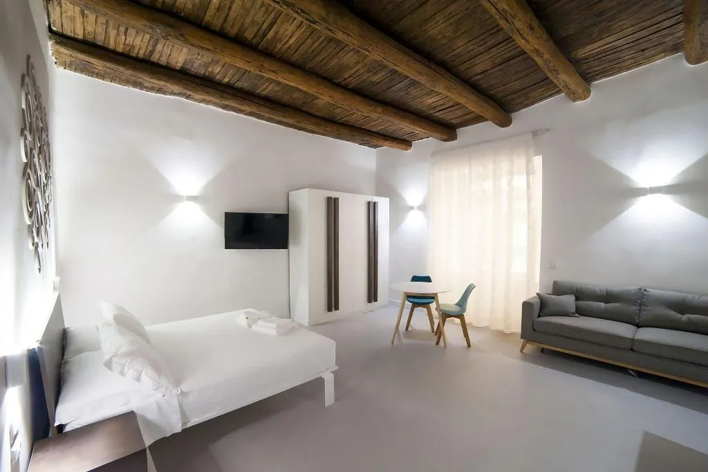 Room, Dada Suite, Naples