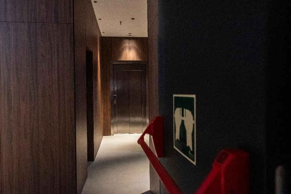 Lobby, California, Barcelona