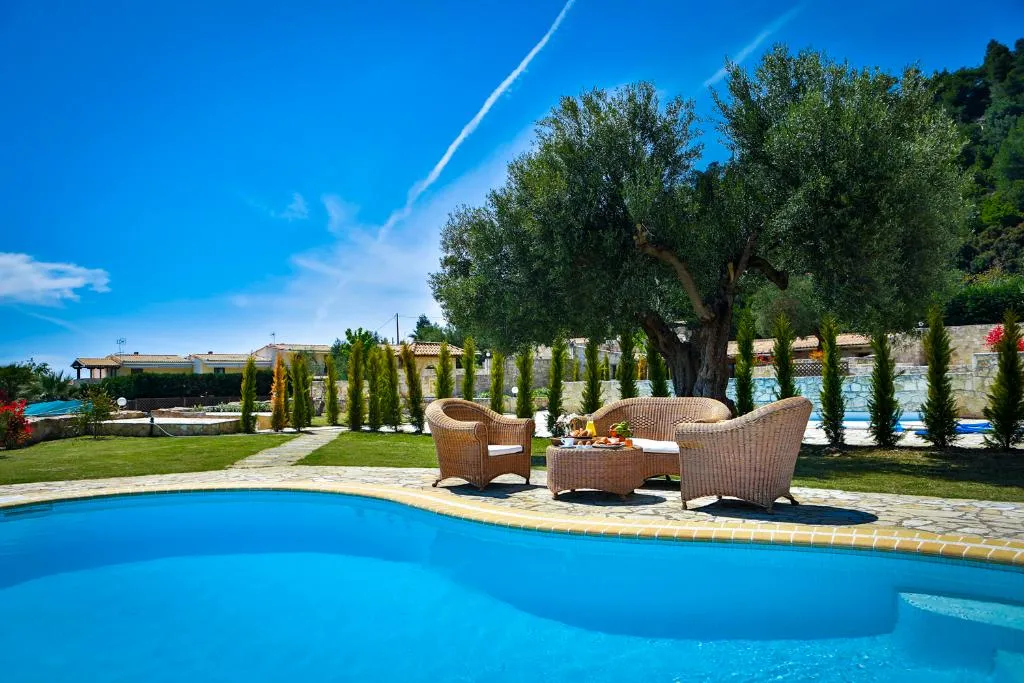 VILLA FOUR BEDROOMS WITH PRIVATE POOL Room, Stigmes Villas and Suites, Thessaloniki