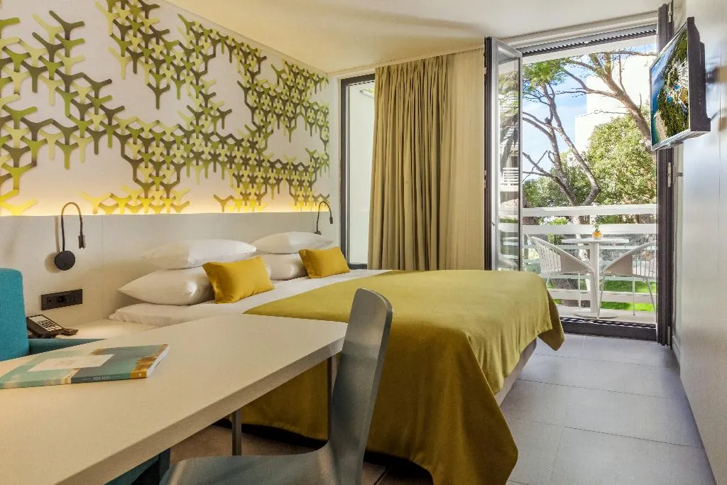 DOUBLE WITH BALCONY Room, Bluesun Mala Berulia, Split