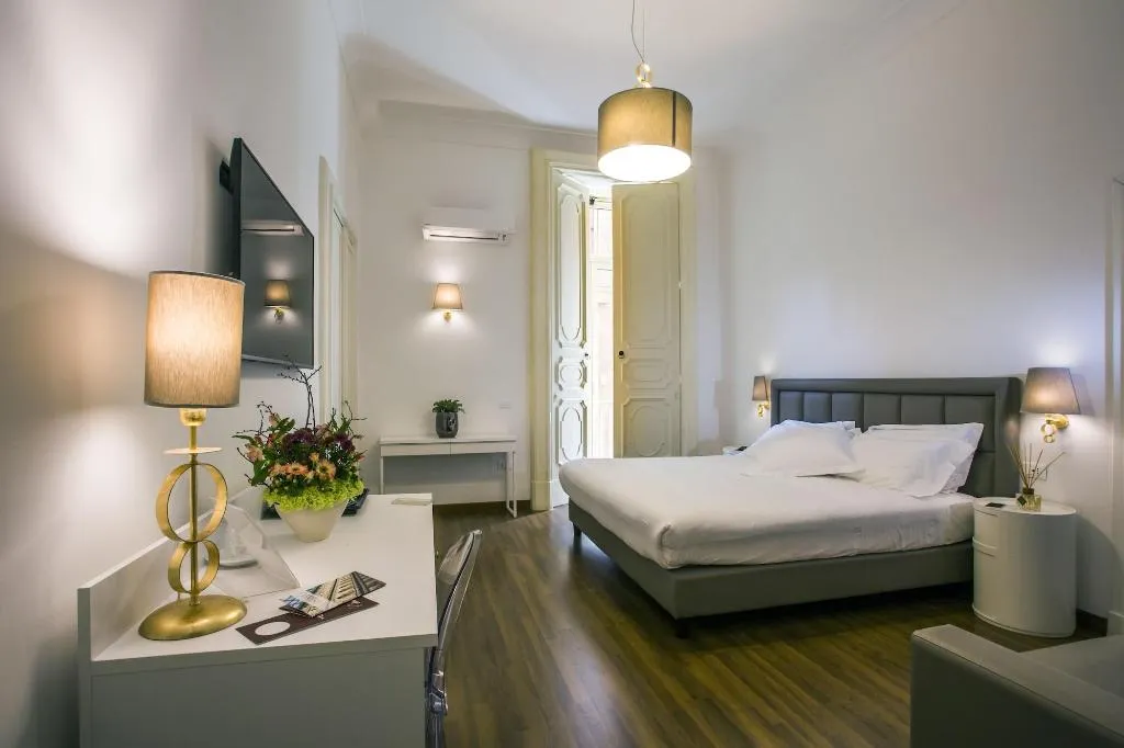 Room, Napoli Class, Naples