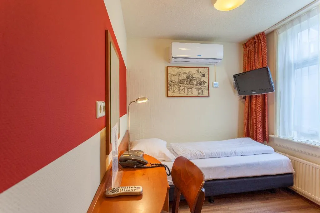 SINGLE STANDARD Room, A-train, Amsterdam