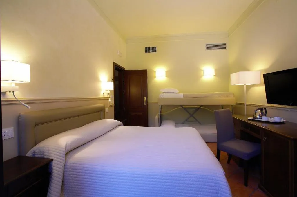 QUADRUPLE STANDARD Room, Airone Wellness Hotel, Catania