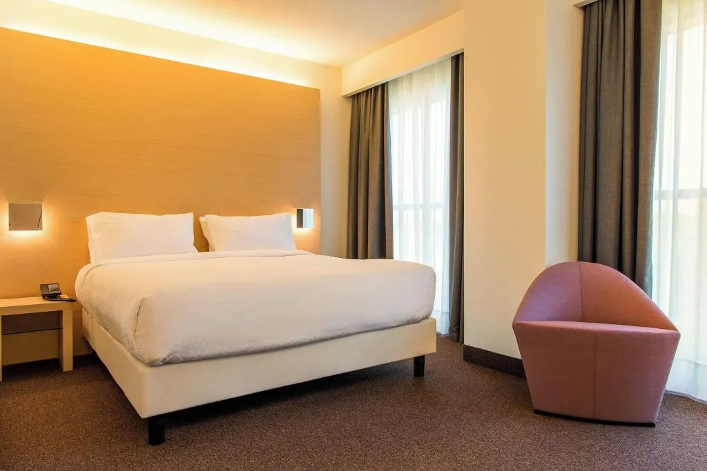DOUBLE DELUXE KING BED Room, Four Points by Sheraton Venice Mestre, Venice