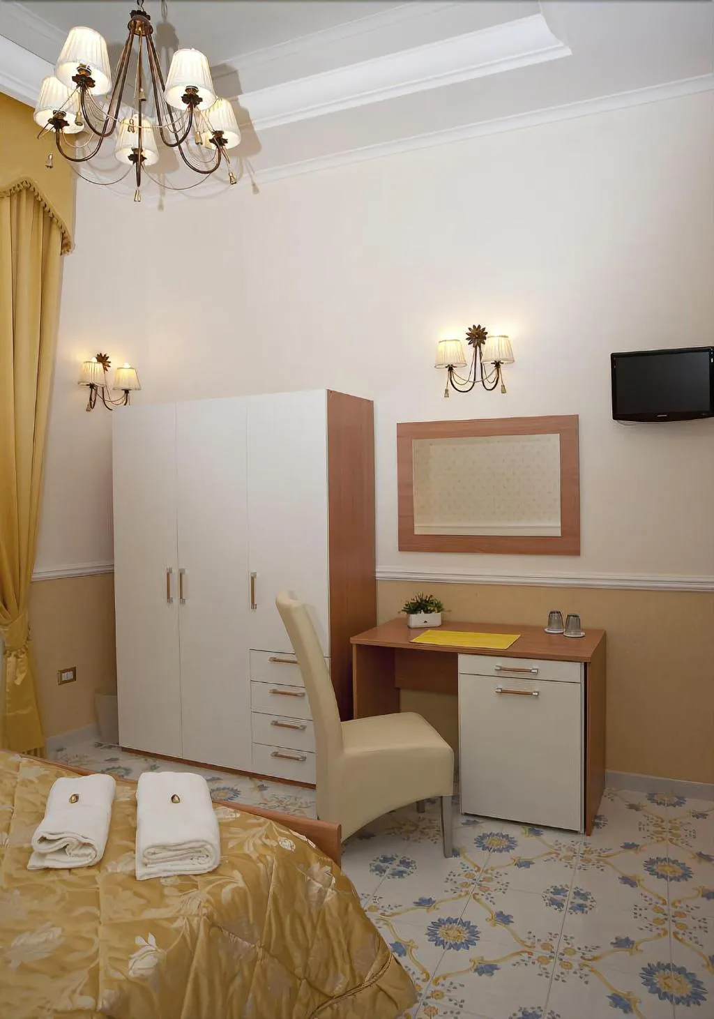 Room, Olimpo degli Dei, Naples