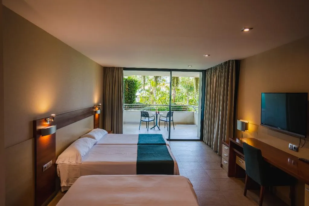 QUADRUPLE STANDARD Room, Deloix Aquacenter, Costa Blanca