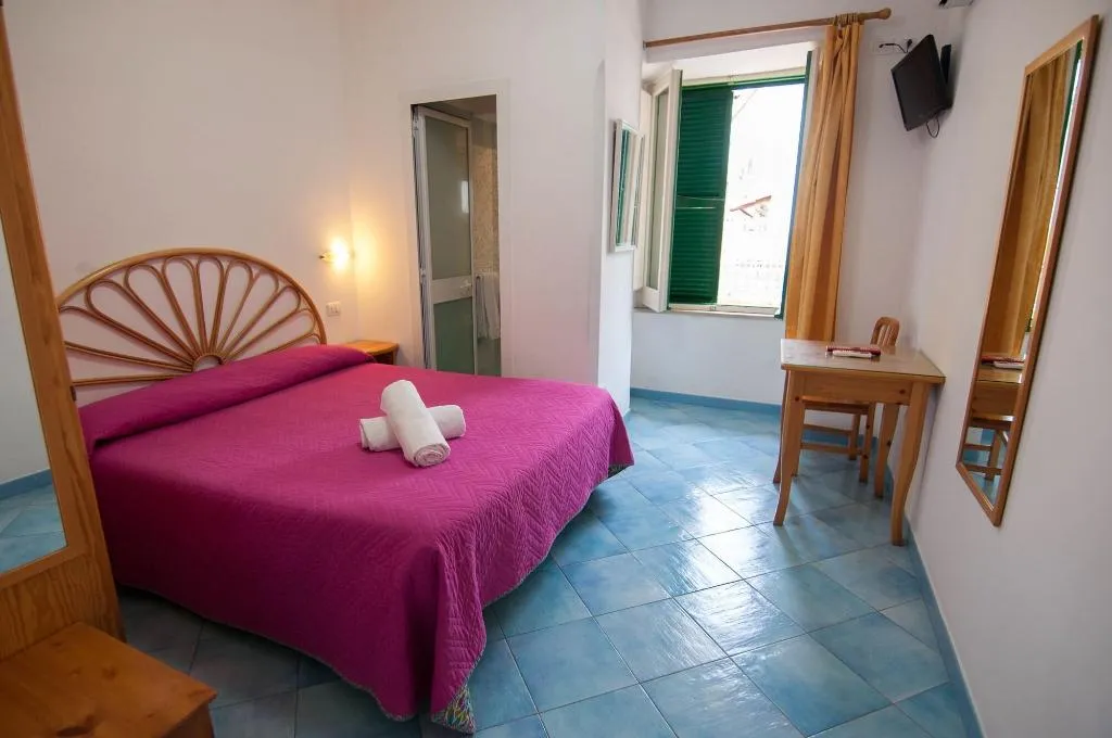 Room, Albergo Macrì, Naples